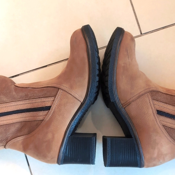 New condition Pajar boots with Genuine Shearling lining, size 8.5-9, tan - Picture 7 of 9